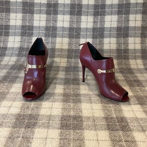 Burgundy Gucci stilettos US size 9